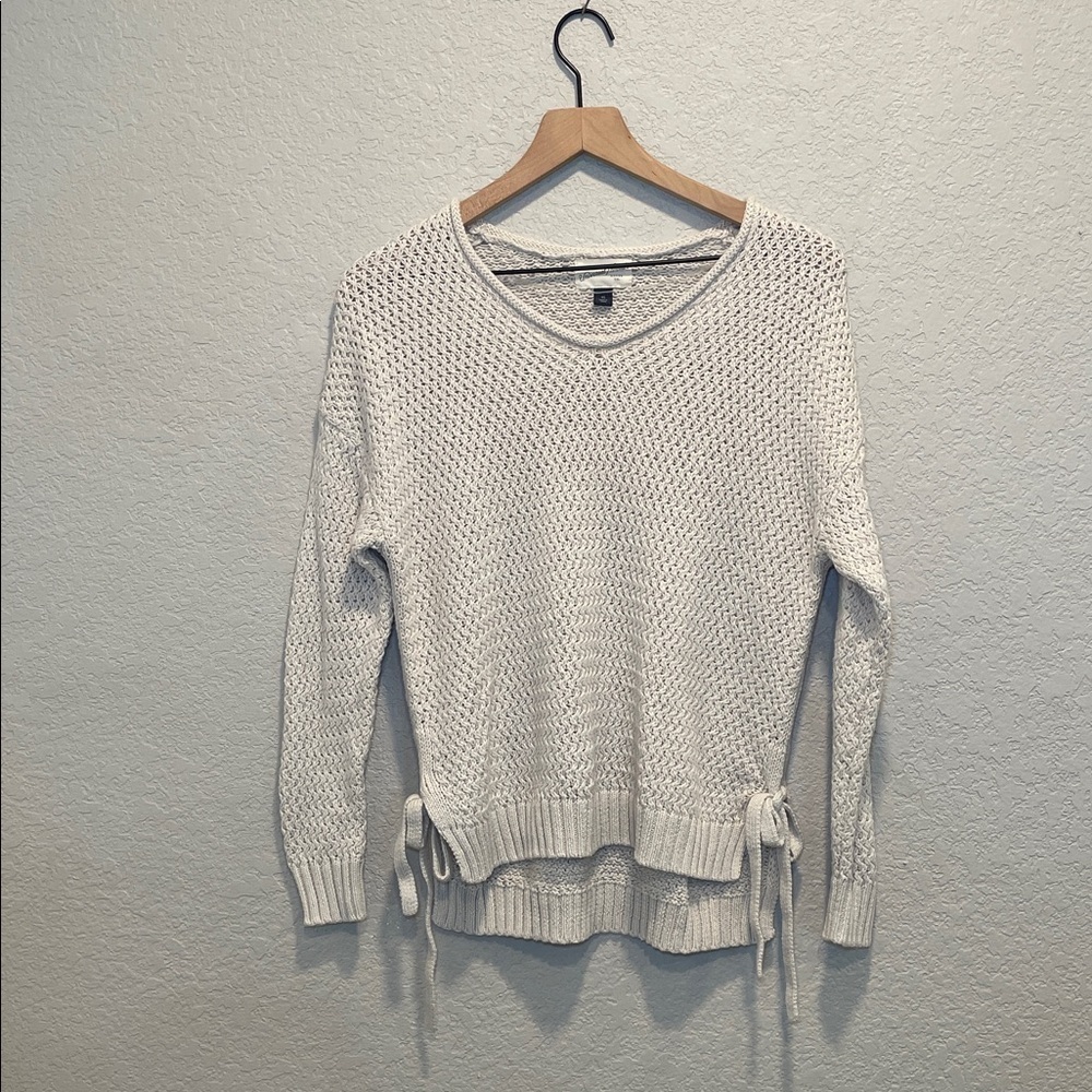 Universal Thread Cream V-Neck Sweater Size XS Tie Side Pullover